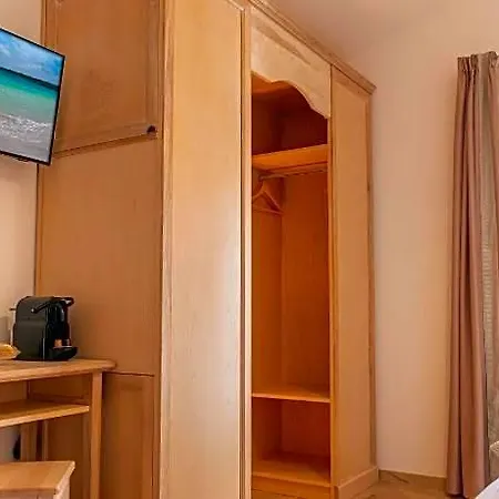 Maristesi Suites&rooms מלון